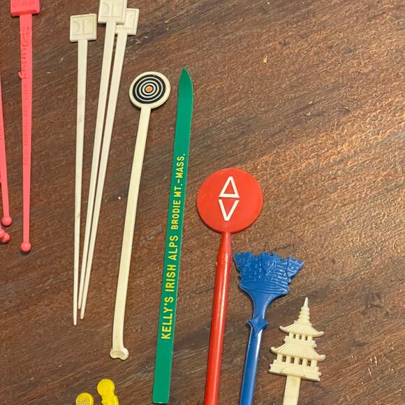 Vintage Collection of 97 Swizzle Sticks Drinks Mixer Airlines Hotels Bars - Picture 11 of 11